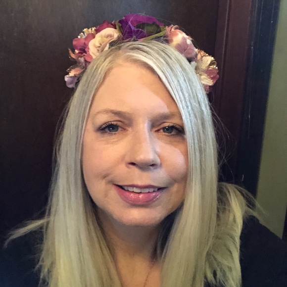 Hi fellow Poshers.Welcome.All offers considered.π - Picture 4 of 4